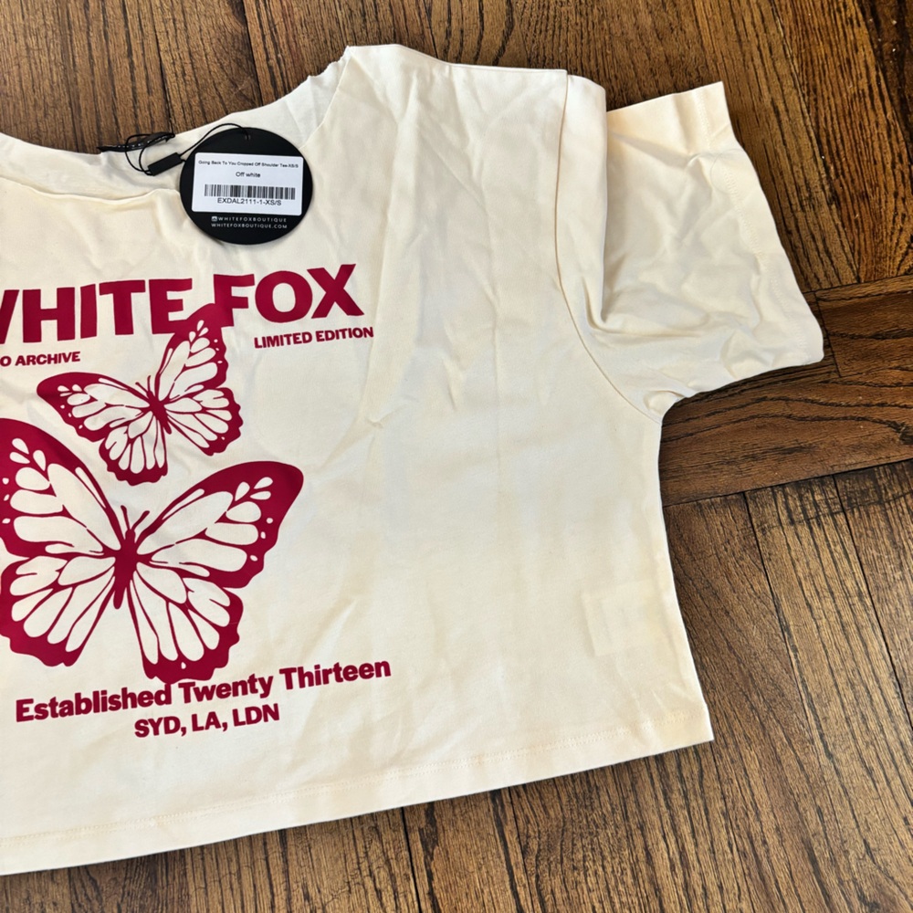 White Fox Boutique Cream Tee with Red Butterfly Design - Picture 4 of 6